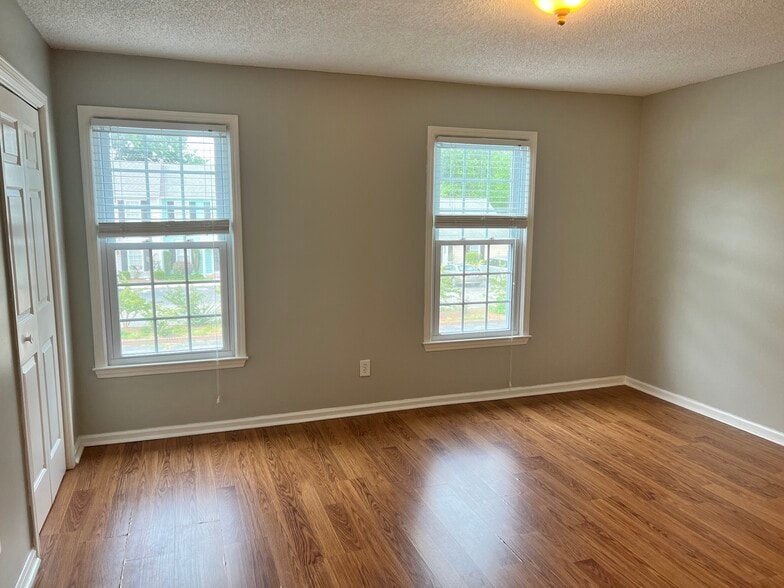 Building Photo - 700 Coventry Ln