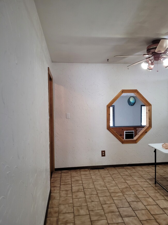 Building Photo - 2215 New Hampshire St