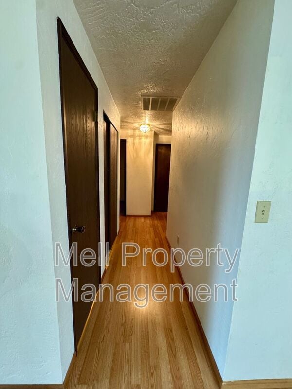 Building Photo - 50 E Vine Maple Ln