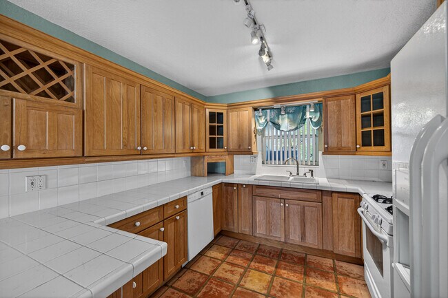 Building Photo - 2680 NE 24th St