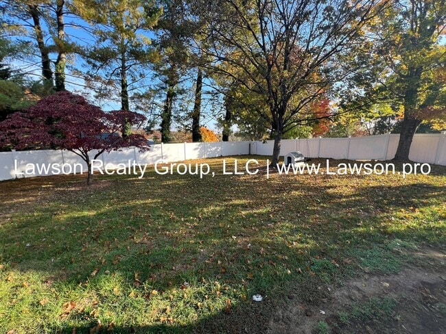 Building Photo - Very Nice & Spacious Home in Hidden Valley...