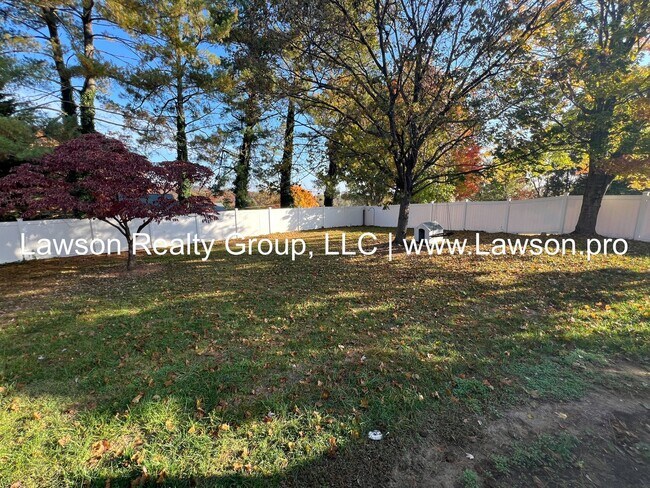 Building Photo - Very Nice & Spacious Home in Hidden Valley Neighborhood - Pet Friendly!