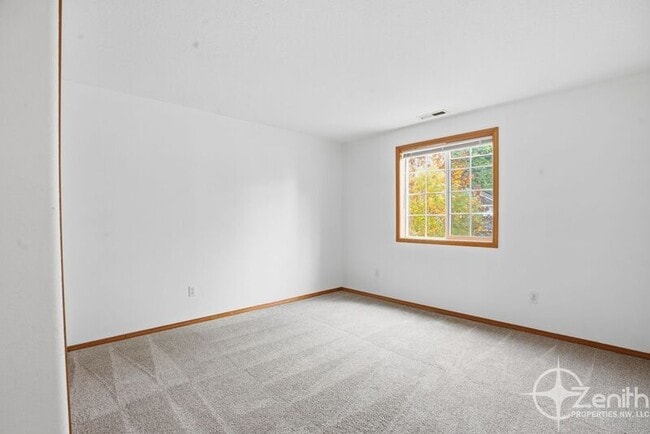 Building Photo - 10516 NE 113th Ave