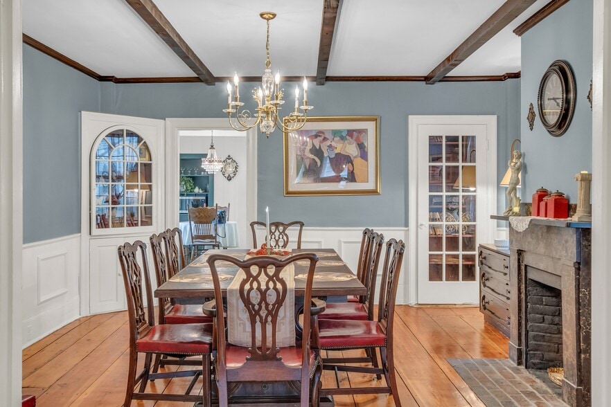 Dining room, 1st floor - 205 Main St