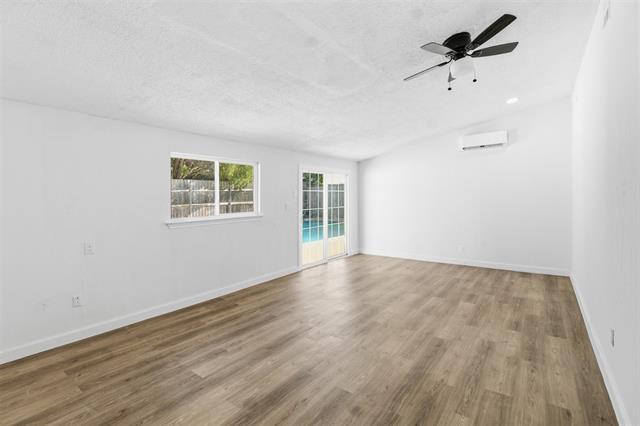 Building Photo - 2504 Northcrest Dr