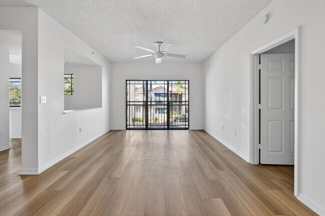 Building Photo - 2804 Sarento Pl