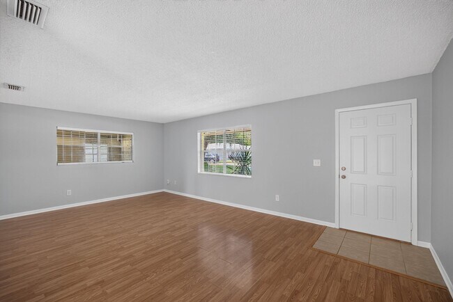 Building Photo - 328 Palos Ct