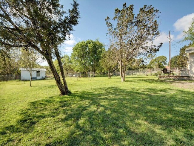 Building Photo - 131 Barton Meadow Dr
