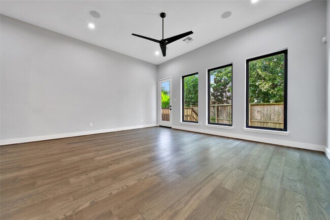 Building Photo - 1212 E 29th St