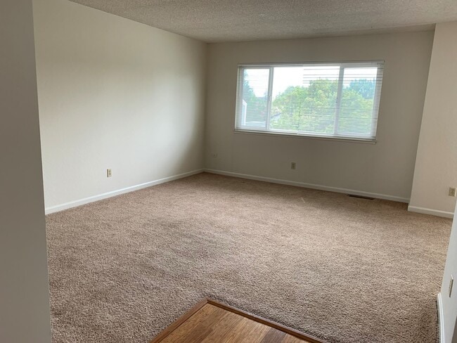 Building Photo - Spacious 2 bed/1.5 bath condo in Martinez