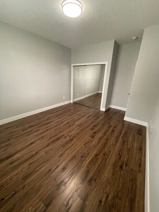 Building Photo - Richland House For Lease