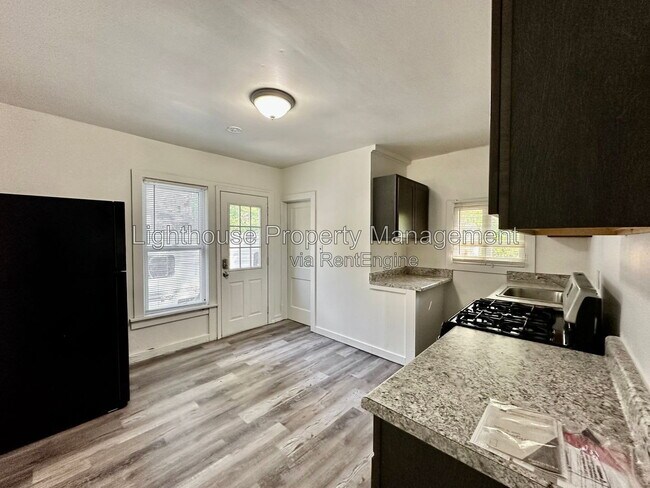 Building Photo - 2528 Hoyt St