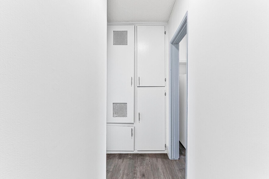 Building Photo - 210 E 29th St