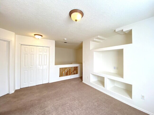 Building Photo - 2 STORY SW STYLE HOME W/LOFT