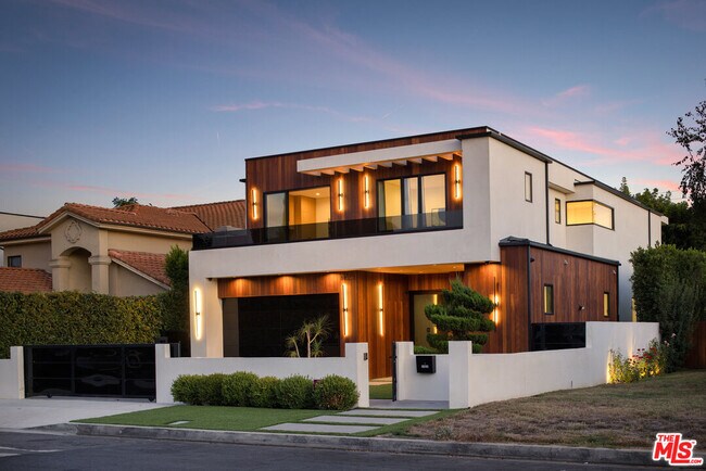 Building Photo - 14822 Hesby St