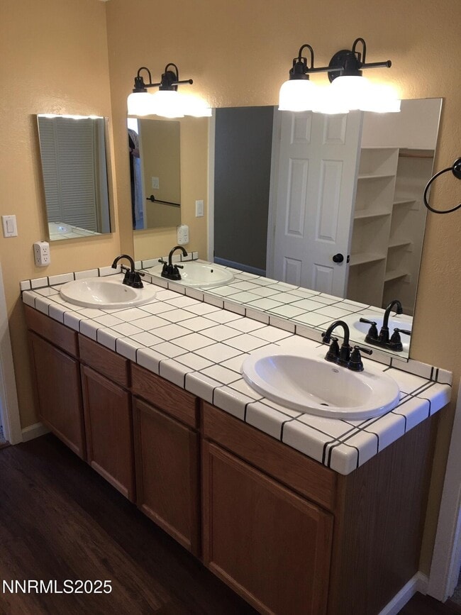 Building Photo - 986 Holman Way