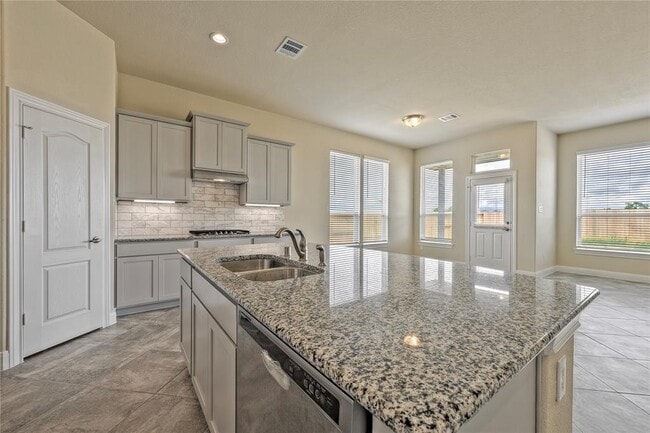 Building Photo - 11927 Champion's Frst Dr