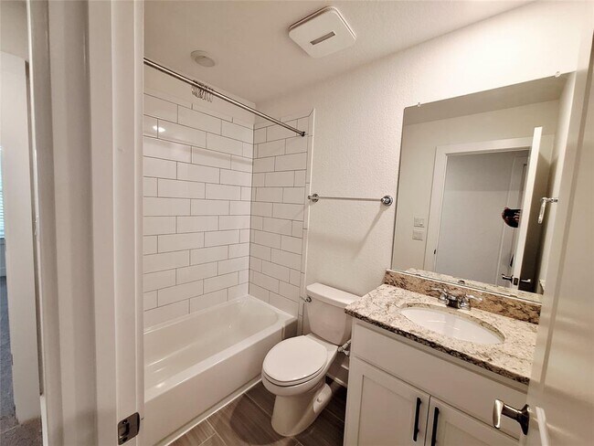 Building Photo - 1221 Brasano Pl