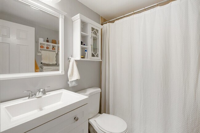 Building Photo - 528 Tremont St