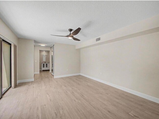 Building Photo - 502 5th Terrace