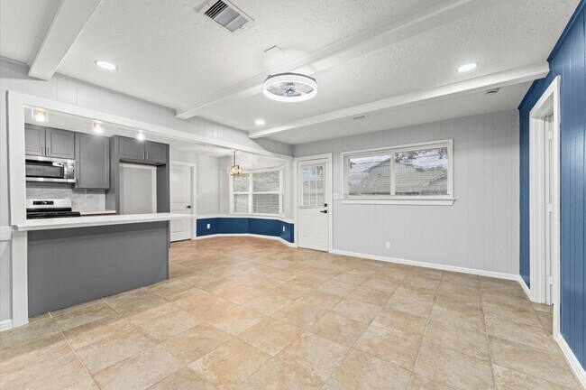 Building Photo - 8231 Garden Parks Dr