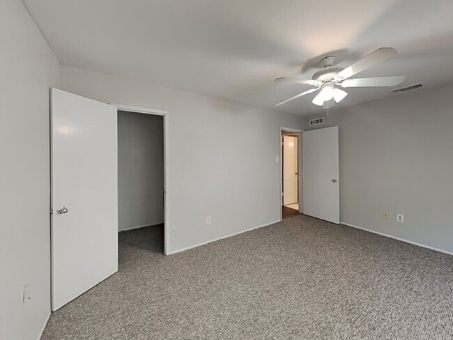 Building Photo - No Application Fee* Plus $250 Off First 2 ...