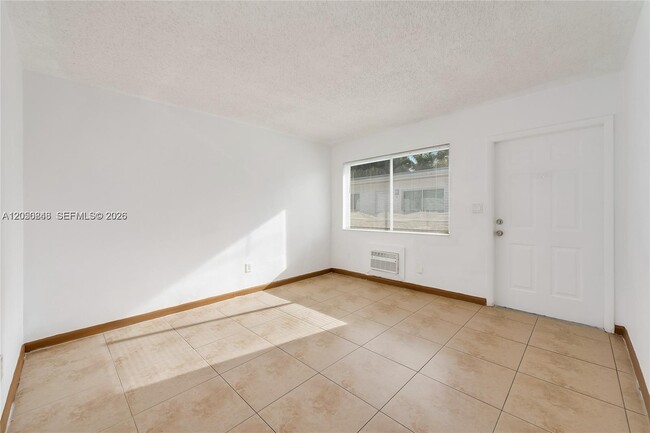 Building Photo - 932 Moffett St