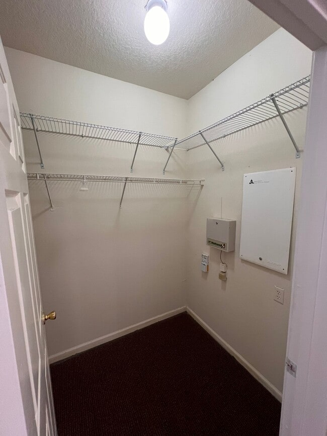 Building Photo - 2049 Tizewell Cir