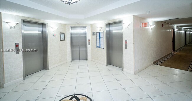Building Photo - 1400 St Charles Pl