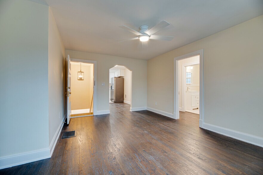 Living Room - 1109 Graybar Ln