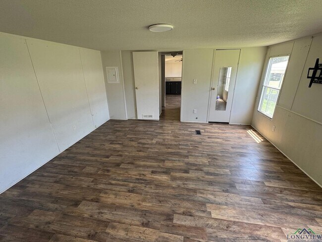 Building Photo - 268 Joy Ln