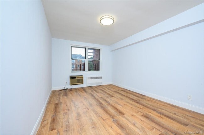 Building Photo - 3 Sadore Ln