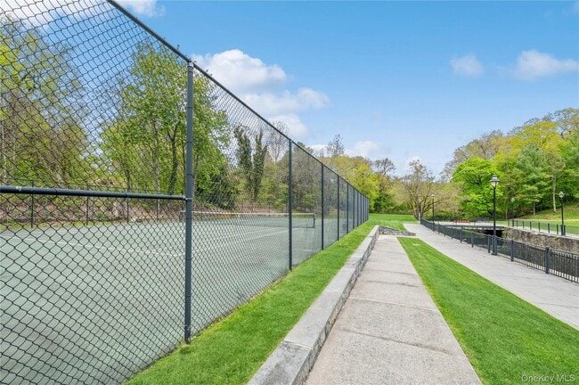 Building Photo - 1 Scarsdale Rd