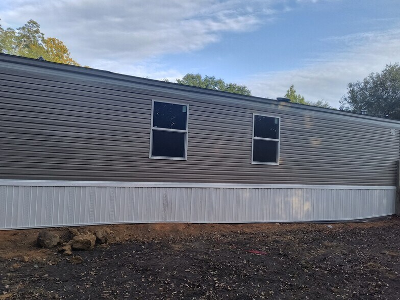 Building Photo - 23 Dew Dr