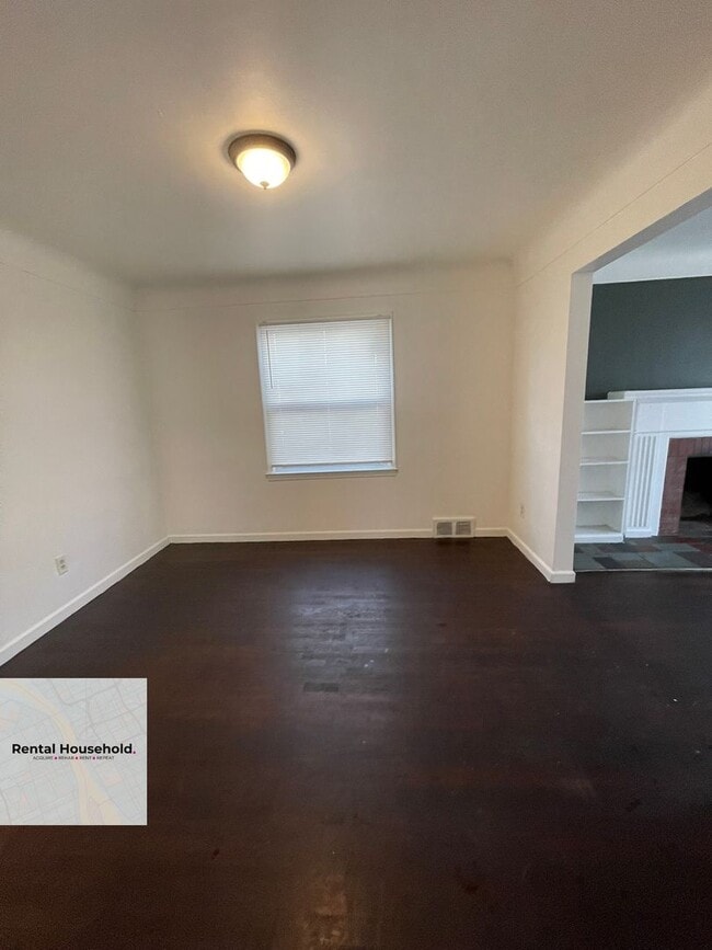 Building Photo - Dream Bungalow Awaits: Space, Style & Serenity!~ $1400