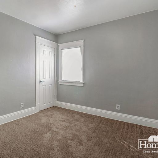 Building Photo - 4 bedrooms in River Park!