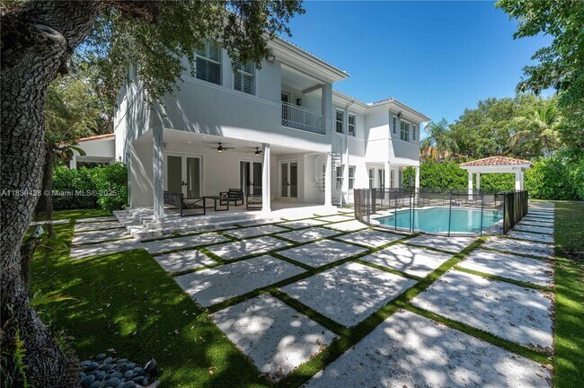 Building Photo - 680 Destacada Ave