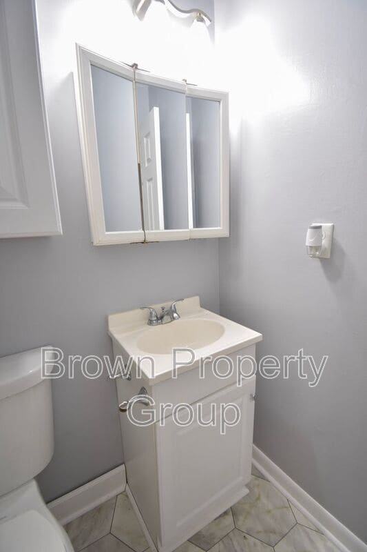 Building Photo - 7546 Southgate Rd