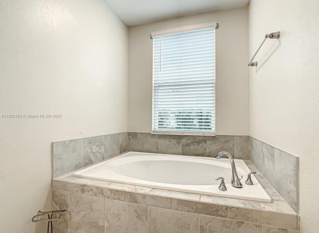 Building Photo - 653 Ocean Course Ave