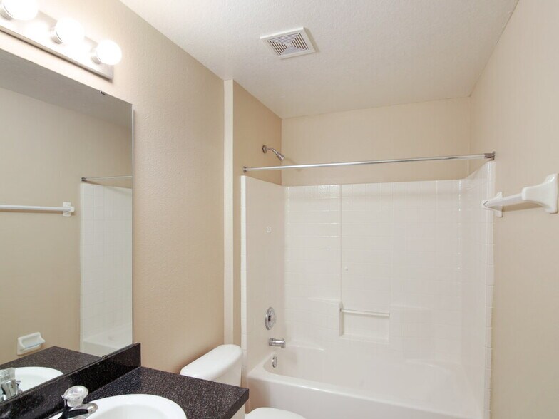 Building Photo - 3005 Lorimer Ct