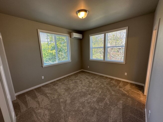 Building Photo - NEW 4 Bedroom / 4.5 Bath Townhome. A/C in every bedroom