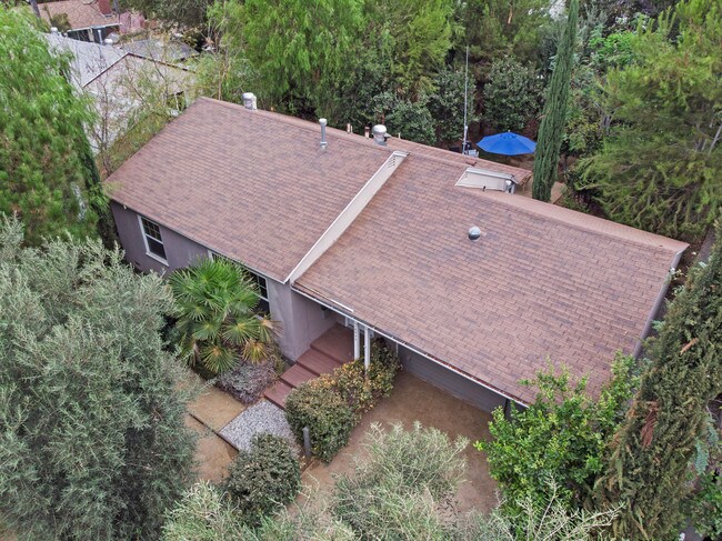 Building Photo - 16943 Hartland St