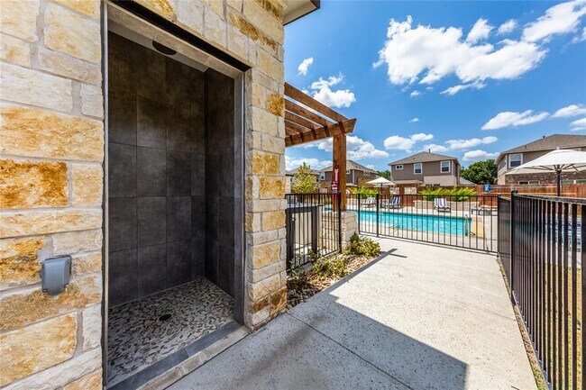Building Photo - 1010 Beechtree Ln