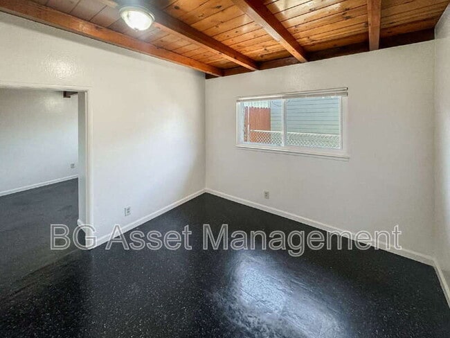 Building Photo - 1526 Visalia Ave
