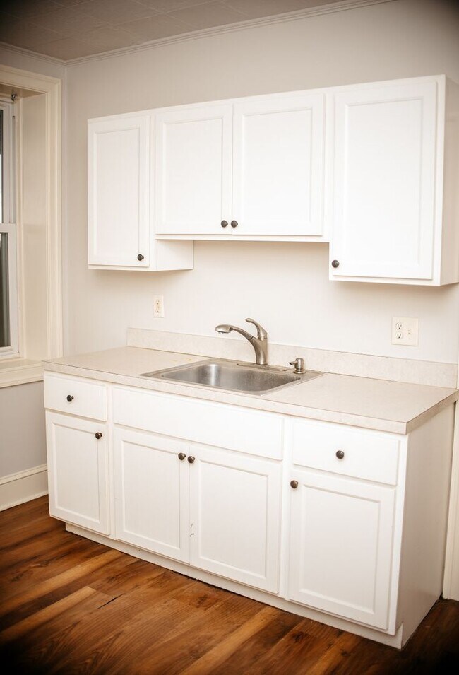 Building Photo - 331 N 3rd St