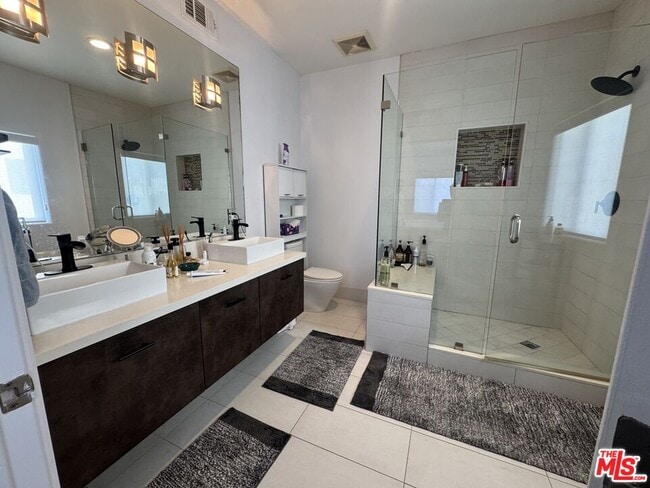 Building Photo - 1739 S Barrington Ave