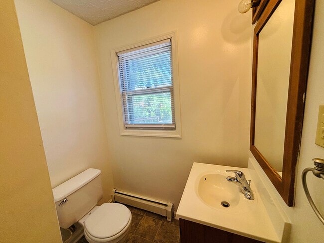 Building Photo - 616 Broce Dr