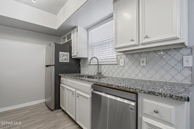 Building Photo - 6700 Escondido Dr
