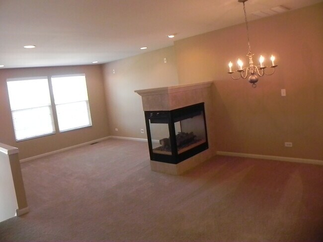 Building Photo - 1137 Reserve Dr