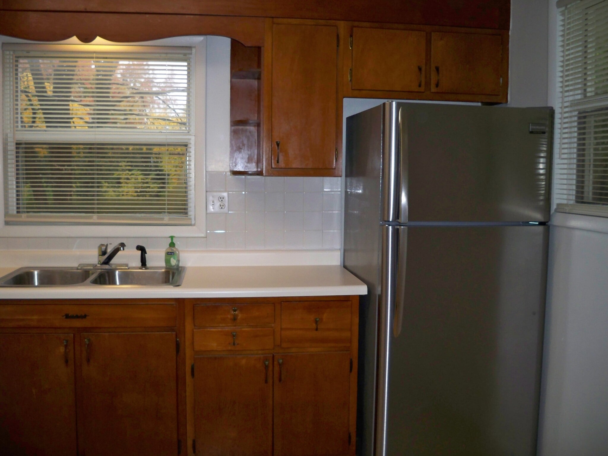 Building Photo - 1501 W Iles Ave